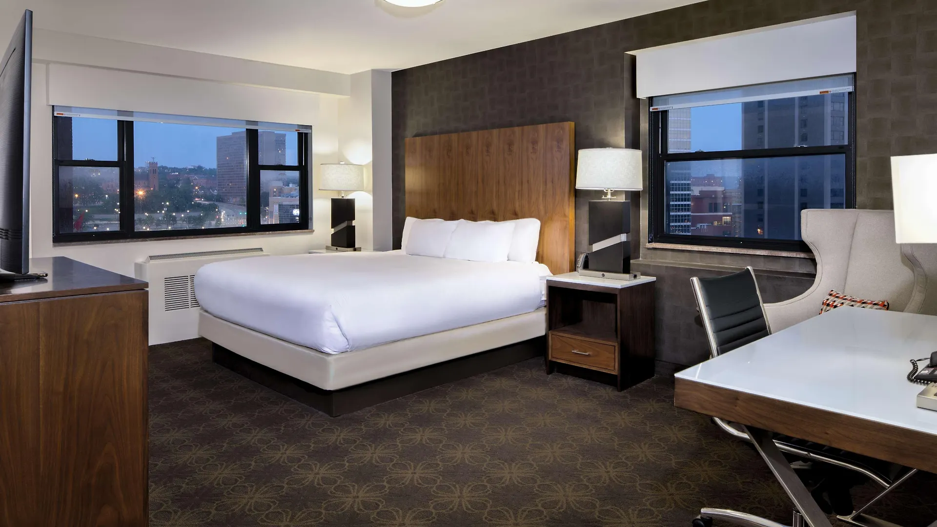 Doubletree By Hilton Hotel & Suites Pittsburgh Downtown