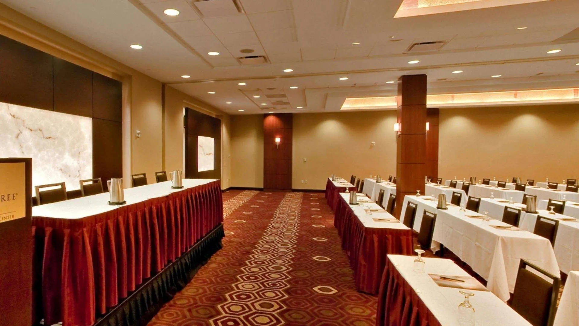 Doubletree By Hilton Hotel & Suites Pittsburgh Downtown